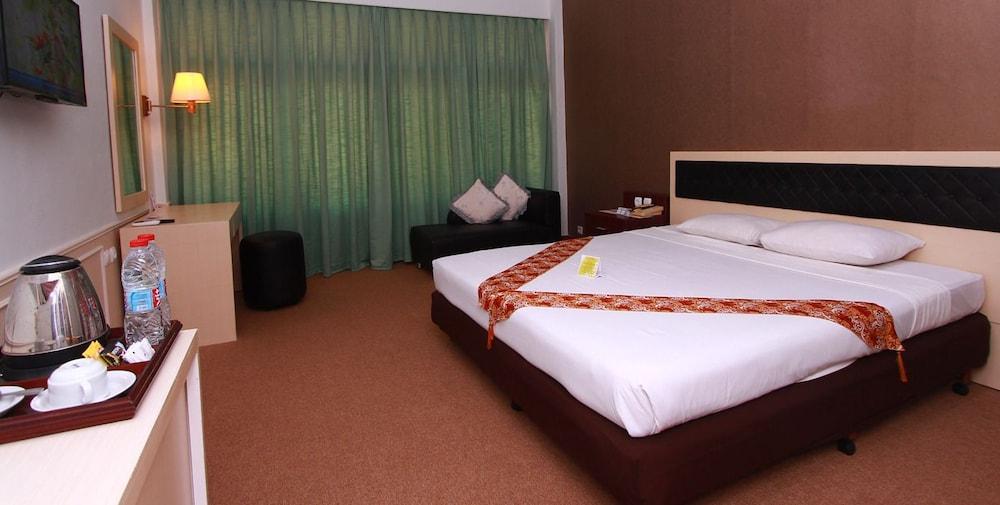 Hotel Mutiara Cilacap Εξωτερικό φωτογραφία