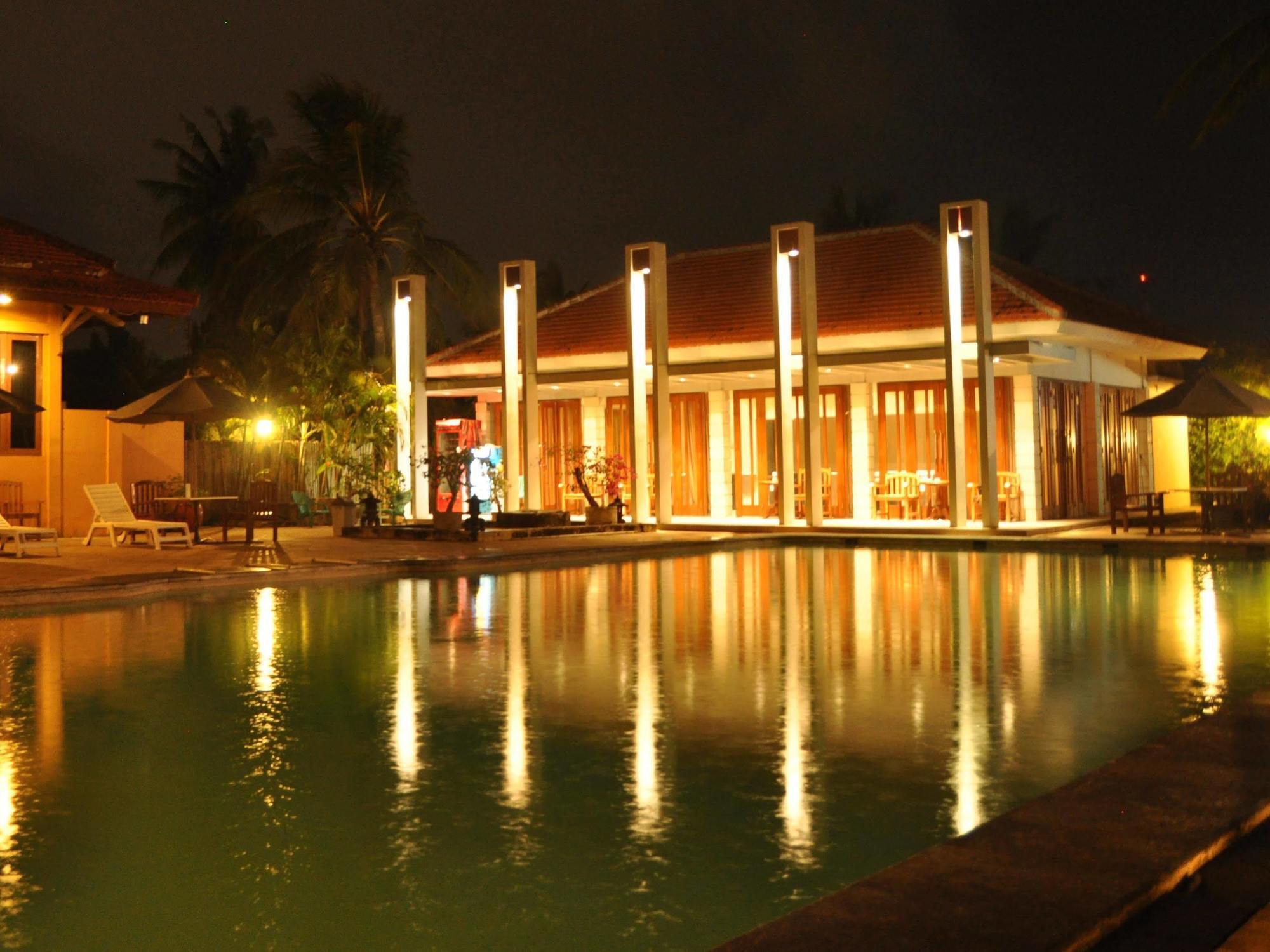 Hotel Mutiara Cilacap Εξωτερικό φωτογραφία